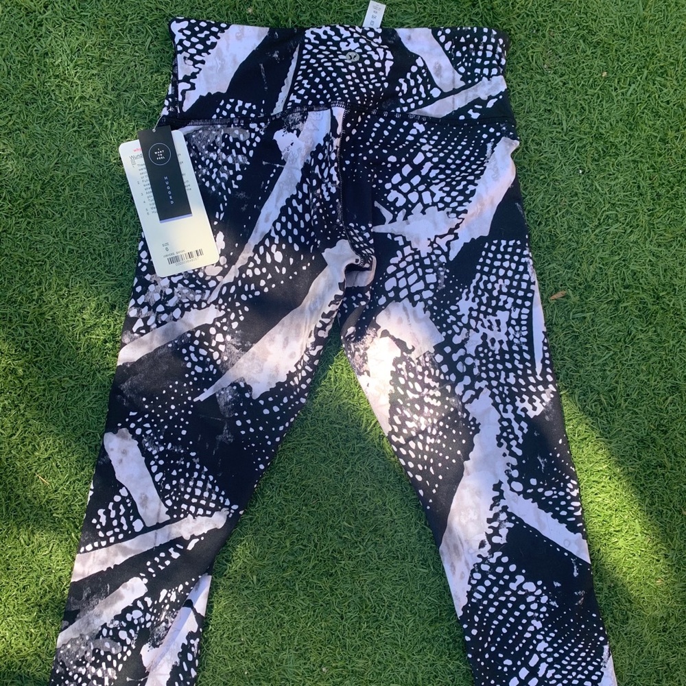 Lululemon Wunder Under crops